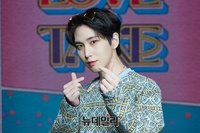 [포토] 펜타곤 신원, 훈남의 양손하트