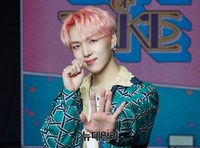 [포토] 핑크 머리로 포인트 준 펜타곤 키노