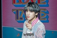 [포토] 펜타곤 우석, 팬들 저격하는 심쿵 손짓