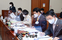 [포토] 국회 출석한 전현희 국민권익위원장