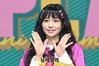 [포토] 머리핀으로 포인트 준 위클리 지한