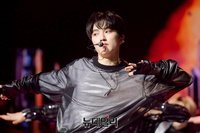 [포토] 데뷔무대 갖는 미래소년 유빈