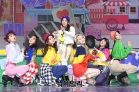 [포토] 타이틀곡 '애프터스쿨'로 컴백한 위클리, 신나는 무대