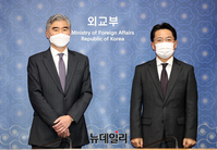 [포토] 노규덕-성김, 美대북정책 후속 논의