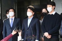 [포토] 서울시장 후보 등록 마친 안철수 