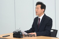 [포토] 오세훈 "안철수 제안 수용..'바보같은 결정' 하겠다"