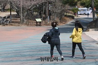 [포토] 따뜻한 봄 날씨…주말 전국 비 예보