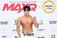 [포토] 머슬마니아 이원준, 초콜릿 복근 장착한 조각상 몸매