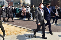 [포토] 오세훈 유세장에 도착한 안철수 공동선대위원장