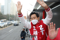 [포토] 증미역 찾은 오세훈 국민의힘 서울시장 후보