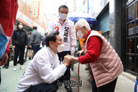 [포토] 구로구 찾아 지지호소 하는 오세훈 후보