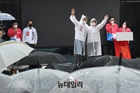 [포토] 어깨동무 하는 '오세훈-안철수'