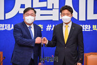 [포토] 여영국 정의당 신임 당대표 만난 김태년 민주당 대표 직대