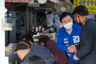 [포토] 거리유세 하는 김영춘 민주당 부산시장 후보