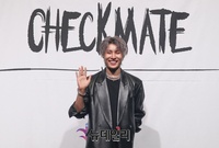 [포토] 체크메이트 용석, 반가운 손인사