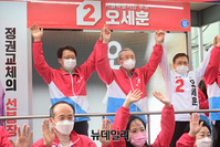 [포토] 성신여대입구역서 오세훈 후보 지지 나선 김종인 비대위원장