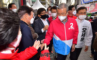 [포토] 성북구서 오세훈 후보 지원유세 나선 김종인