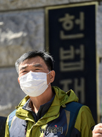 [포토] 헌법재판소 찾은 이민복 대북풍선단장