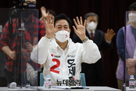 [포토] 인사하는 오세훈 국민의힘 서울시장 후보