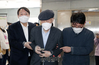 [포토] 투표소 찾은 윤석열 전 총장과 윤기중 옹