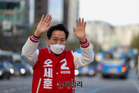 [포토] 출근인사 하는 오세훈 국민의힘 서울시장 후보