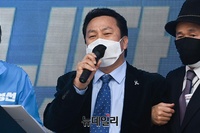 [포토] 박영선 지원유세 나선 최승원 테너