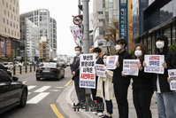 [포토] 대학생들과 사전투표 독려하는 박형준 후보