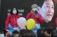 [포토] 지원유세하는 김근식 송파병 당협위원장