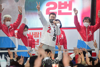 [포토] 잠실5단지 앞 지원유세 나선 김웅 의원