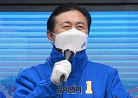 [포토] 지지호소하는 김영춘 부산시장 후보