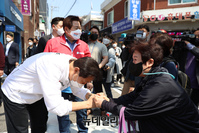 [포토] 허리숙여 인사하는 오세훈 국민의힘 서울시장 후보