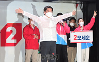 [포토] 오세훈 후보 마지막 유세장에 등장한 안철수