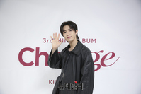 [포토] 타이틀곡 '찾지 않을게'로 컴백한 워너원 김재환