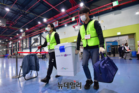 [포토] 개표소로 들어오는 4.7재보궐선거 투표함