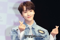 [포토] BAE173 유준 "양손 하트 받으세요"