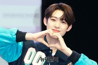 [포토] BAE173 도하, 양손 한가득 하트