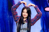 [포토] 스테이씨 이사, 팬들에게 보내는 하트