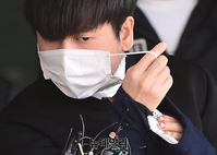 [포토] 마스크 스스로 벗은 노원구 세모녀 살인사건 피의자 김태현 