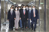 [포토] 비대위 입장하는 주호영 국민의힘 대표 권한대행