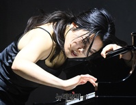 [포토] 배우 김수하, 빠져드는 피아노 연주