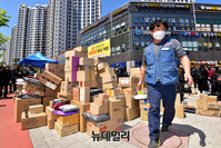 [포토] 아파트 지상출입 금지...택배노조 "오늘부터 아파트 단지 앞 배송합니다"