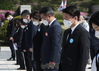 [포토] 4.19기념식 참석한 윤호중 민주당 비대위원장