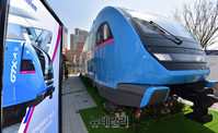 [포토] GTX-A 철도차량...동탄여울공원서 시민에 첫선