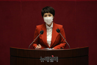 [포토] 대정부질문 하는 김은혜 국민의힘 의원
