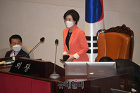 [포토] 회의 주재하는 김상희 국회부의장