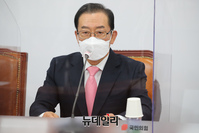 [포토] 비대위 참석한 이종배 정책위의장