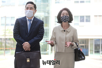 [포토] 김부선, 이재명 지사에 "쌀 한가마니라도 보내야 남자...부끄러운줄 알라"