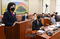 [포토] 정무위 참석한 전현희 국민권익위원장