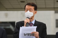 [포토] 김태훈 한변 회장 "김명수 대법원장, 법치주의 파괴 앞장 서"