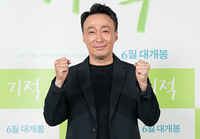 [포토] 원칙주의 기관사로 스크린 복귀하는 이성민 